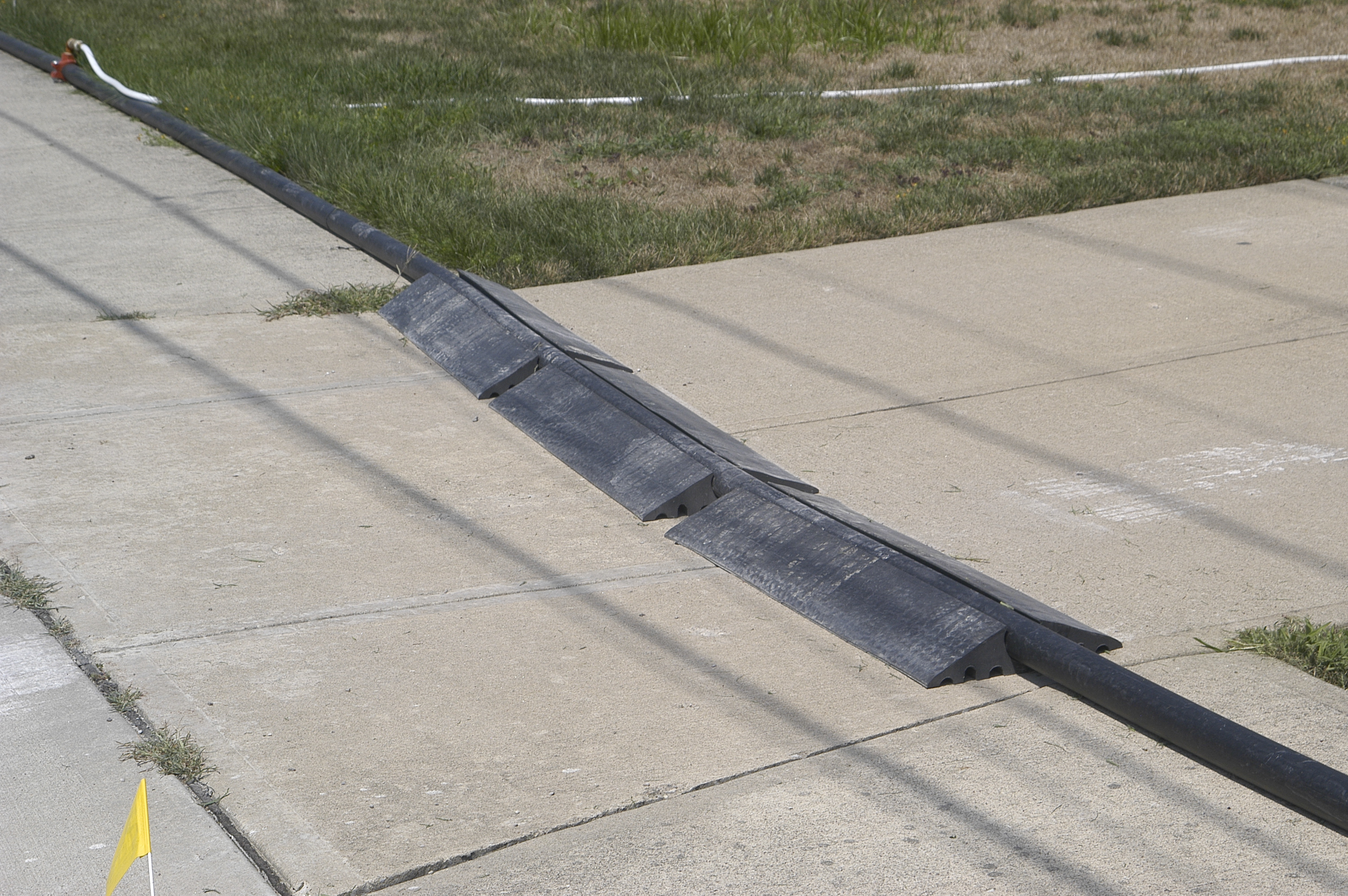 CONTRACTOR'S HOSE & ACCESSORIES | Water Hose | Hose Crossover Ramp 